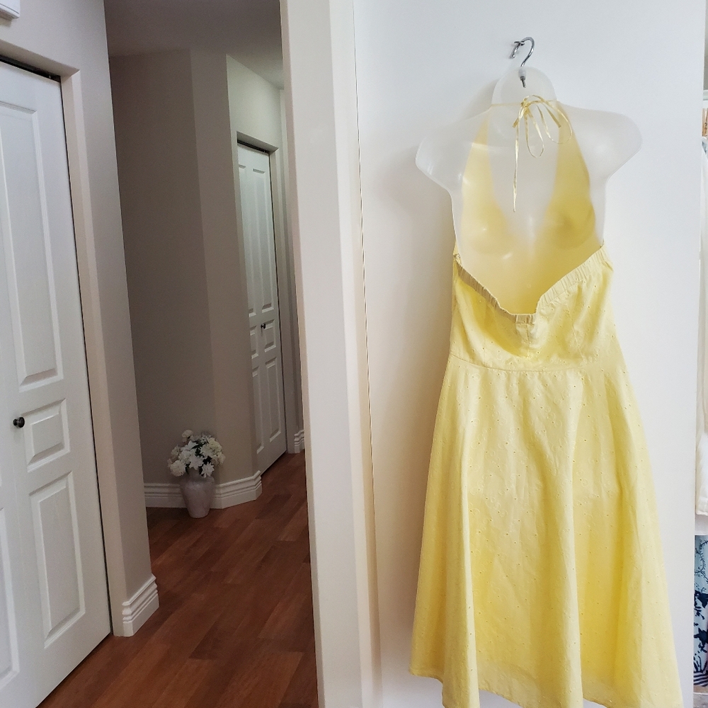Reitmans EYELET Yellow Backless Dress fits Sz 12 - Picture 5 of 11